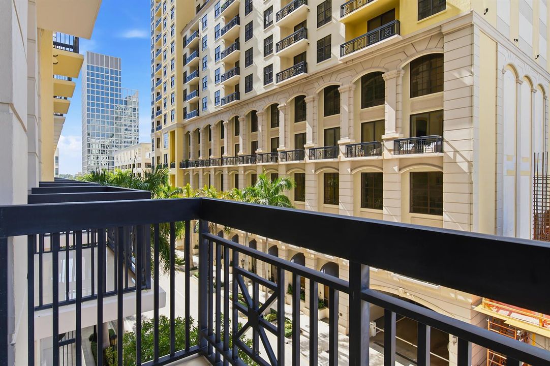 701-S-OLIVE-AVENUE-UNIT-304-33401-023