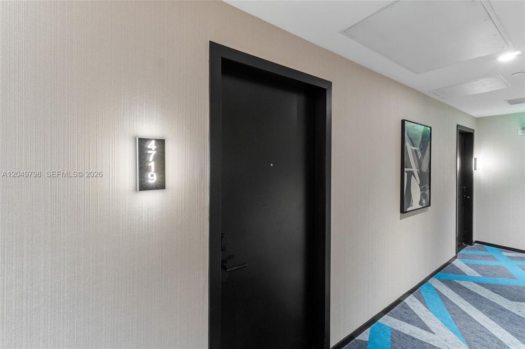 For Sale: $1,139,000 (1 beds, 1 baths, 626 Square Feet)