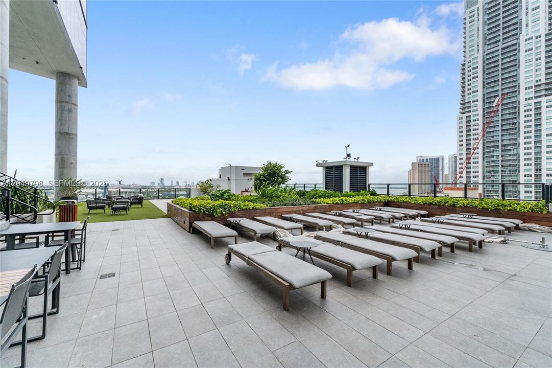 For Sale: $1,139,000 (1 beds, 1 baths, 626 Square Feet)