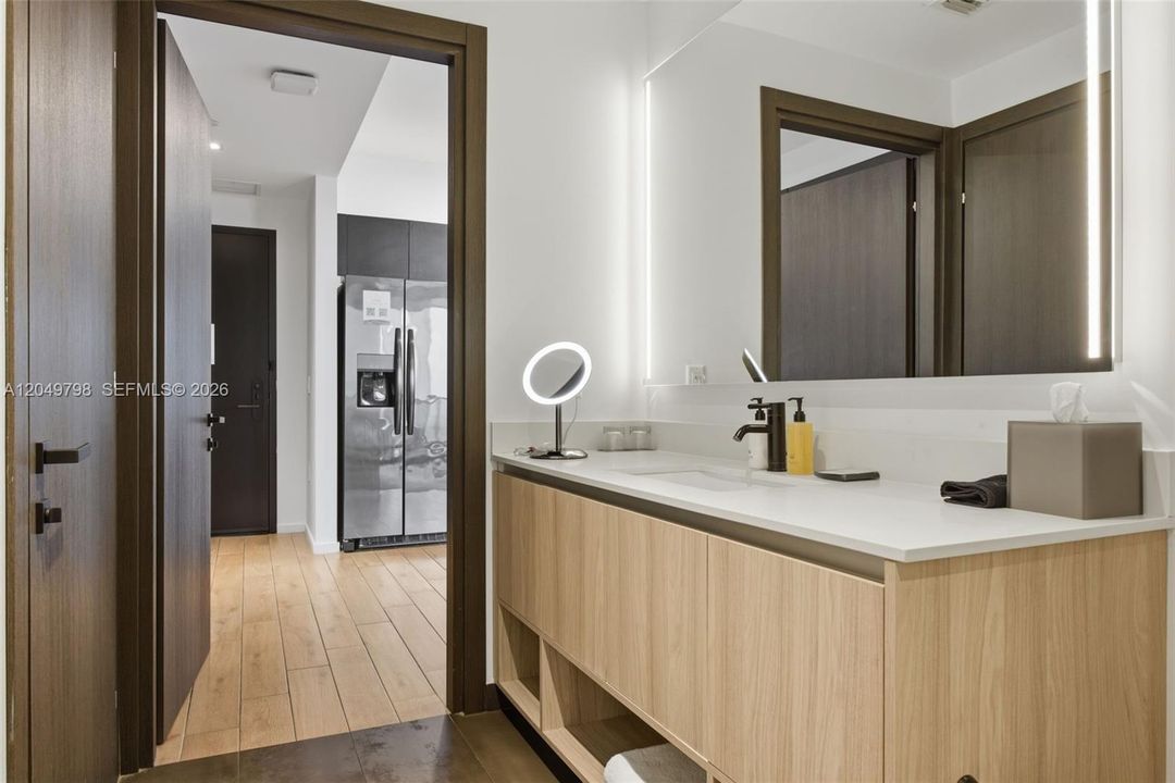 For Sale: $1,139,000 (1 beds, 1 baths, 626 Square Feet)