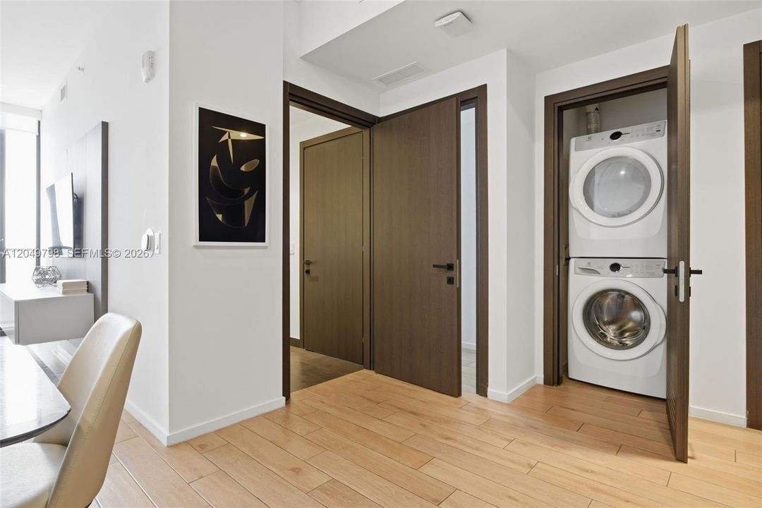 For Sale: $1,139,000 (1 beds, 1 baths, 626 Square Feet)