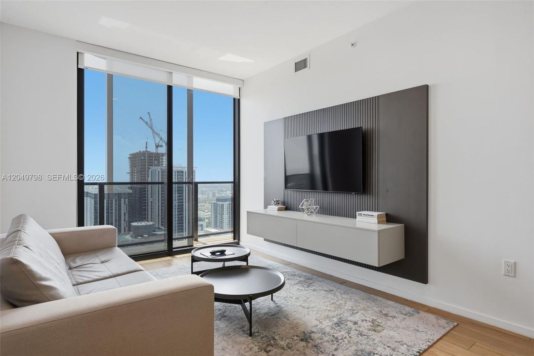 For Sale: $1,139,000 (1 beds, 1 baths, 626 Square Feet)