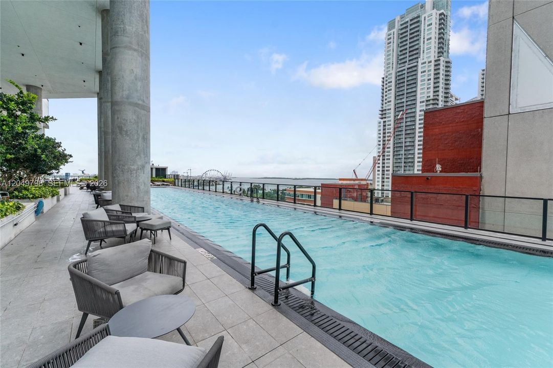 For Sale: $1,139,000 (1 beds, 1 baths, 626 Square Feet)