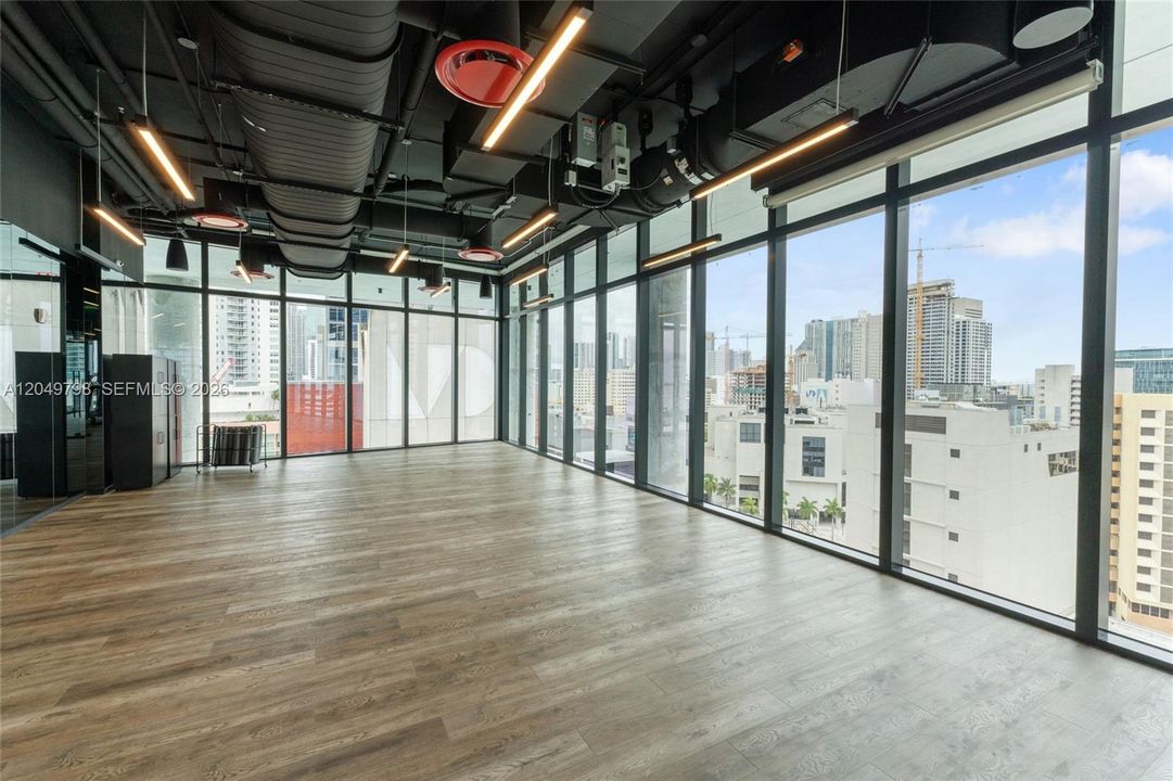 For Sale: $1,139,000 (1 beds, 1 baths, 626 Square Feet)