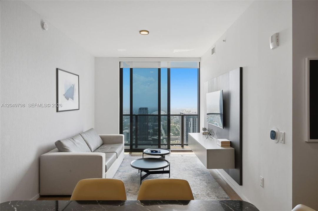 For Sale: $1,139,000 (1 beds, 1 baths, 626 Square Feet)