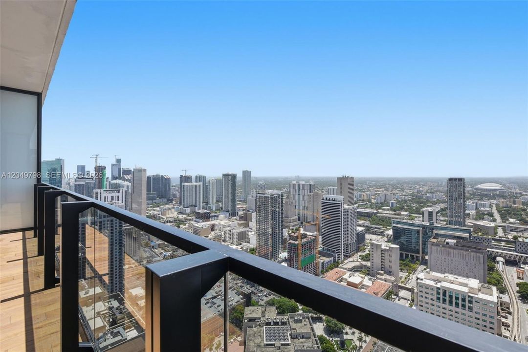 For Sale: $1,139,000 (1 beds, 1 baths, 626 Square Feet)