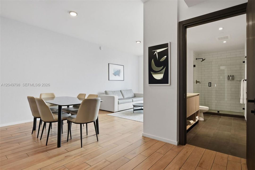 For Sale: $1,139,000 (1 beds, 1 baths, 626 Square Feet)