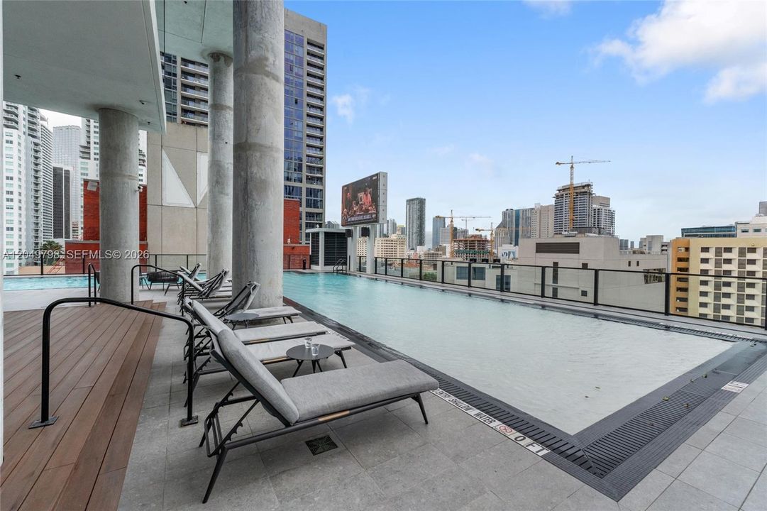 For Sale: $1,139,000 (1 beds, 1 baths, 626 Square Feet)
