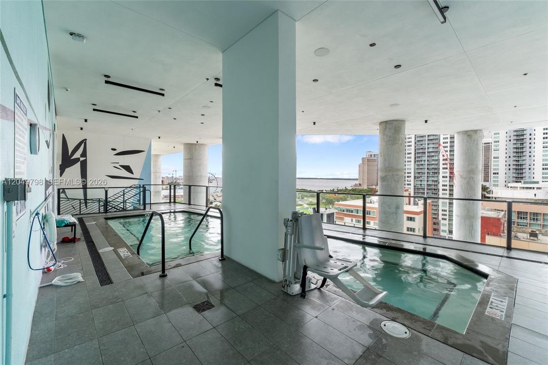For Sale: $1,139,000 (1 beds, 1 baths, 626 Square Feet)