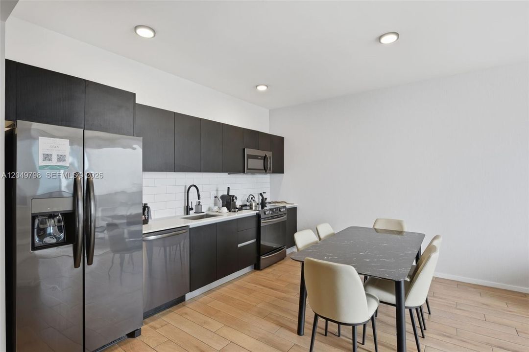 For Sale: $1,139,000 (1 beds, 1 baths, 626 Square Feet)