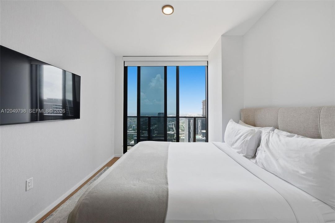 For Sale: $1,139,000 (1 beds, 1 baths, 626 Square Feet)
