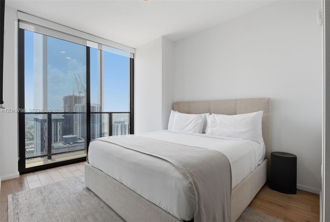 For Sale: $1,139,000 (1 beds, 1 baths, 626 Square Feet)