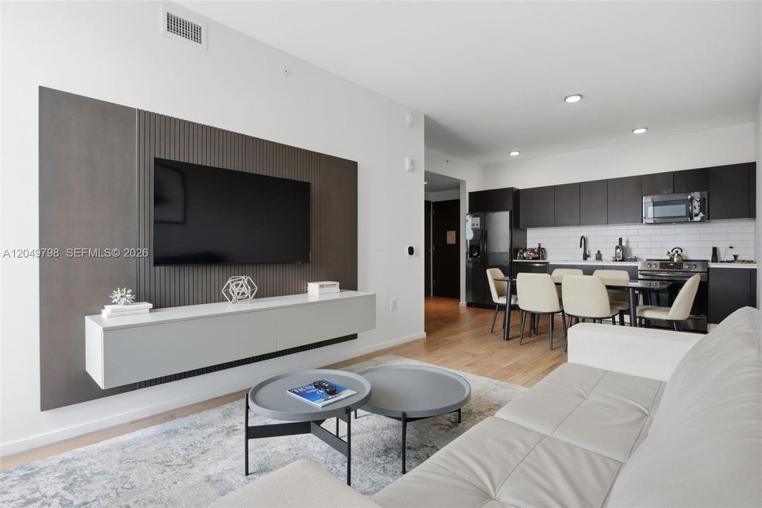 For Sale: $1,139,000 (1 beds, 1 baths, 626 Square Feet)