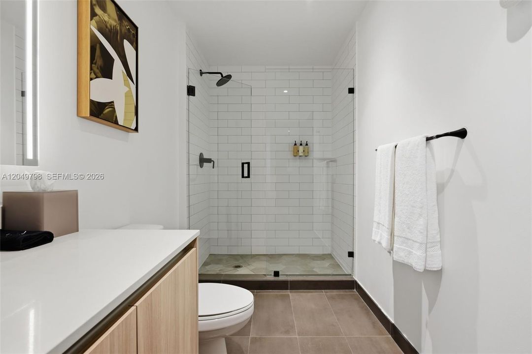 For Sale: $1,139,000 (1 beds, 1 baths, 626 Square Feet)