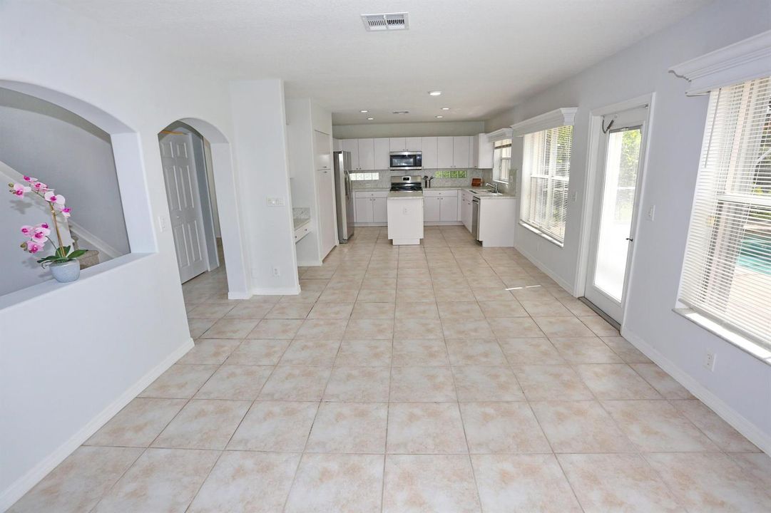 FAMILY ROOM KITCHEN