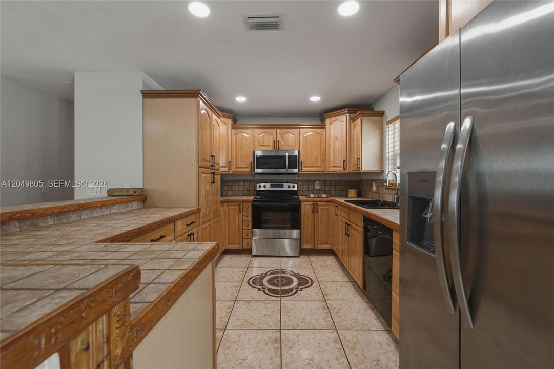 В аренду: $3,950 (4 спален, 3 ванн, 1592 Квадратных фут)
