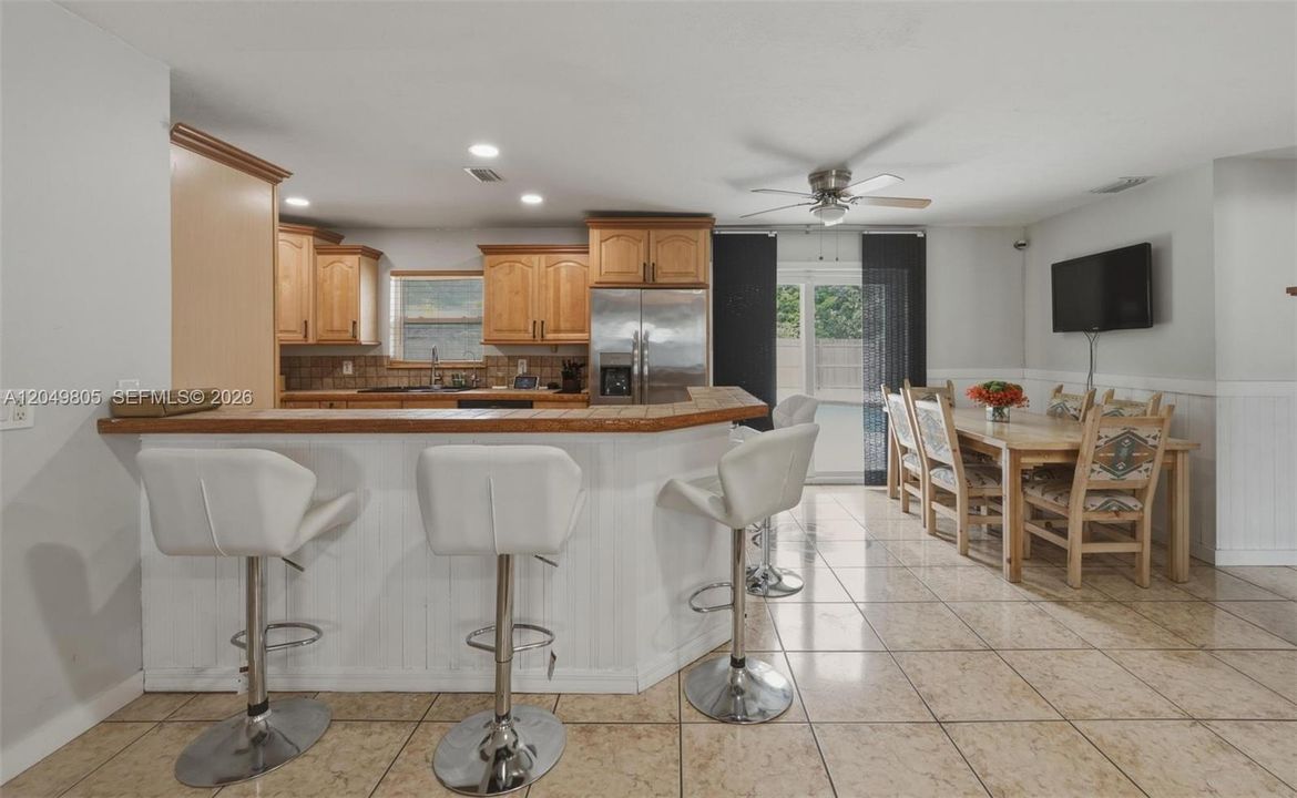 В аренду: $3,950 (4 спален, 3 ванн, 1592 Квадратных фут)