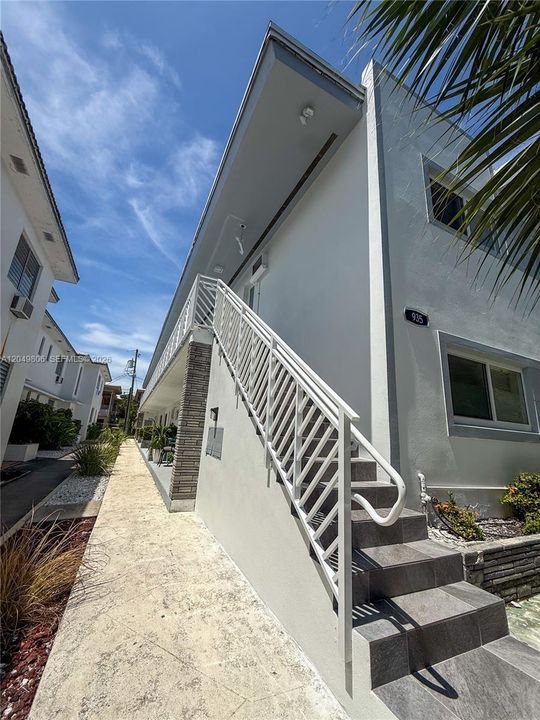 For Rent: $1,795 (1 beds, 1 baths, 750 Square Feet)