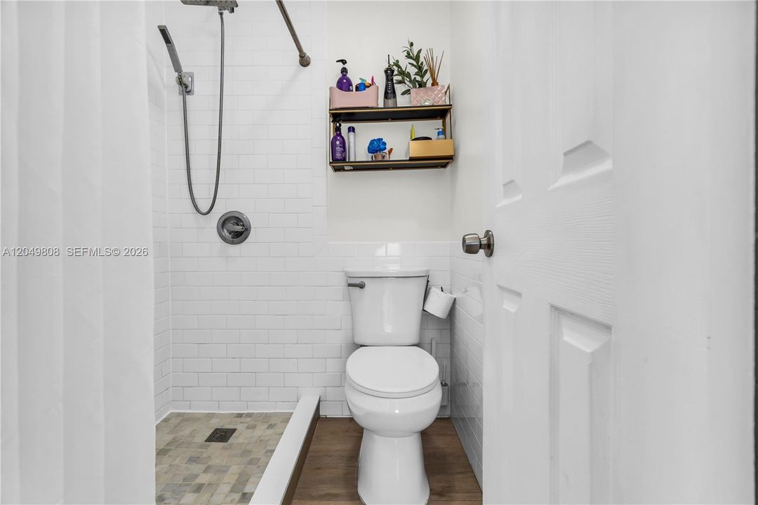 For Sale: $310,000 (2 beds, 2 baths, 1117 Square Feet)