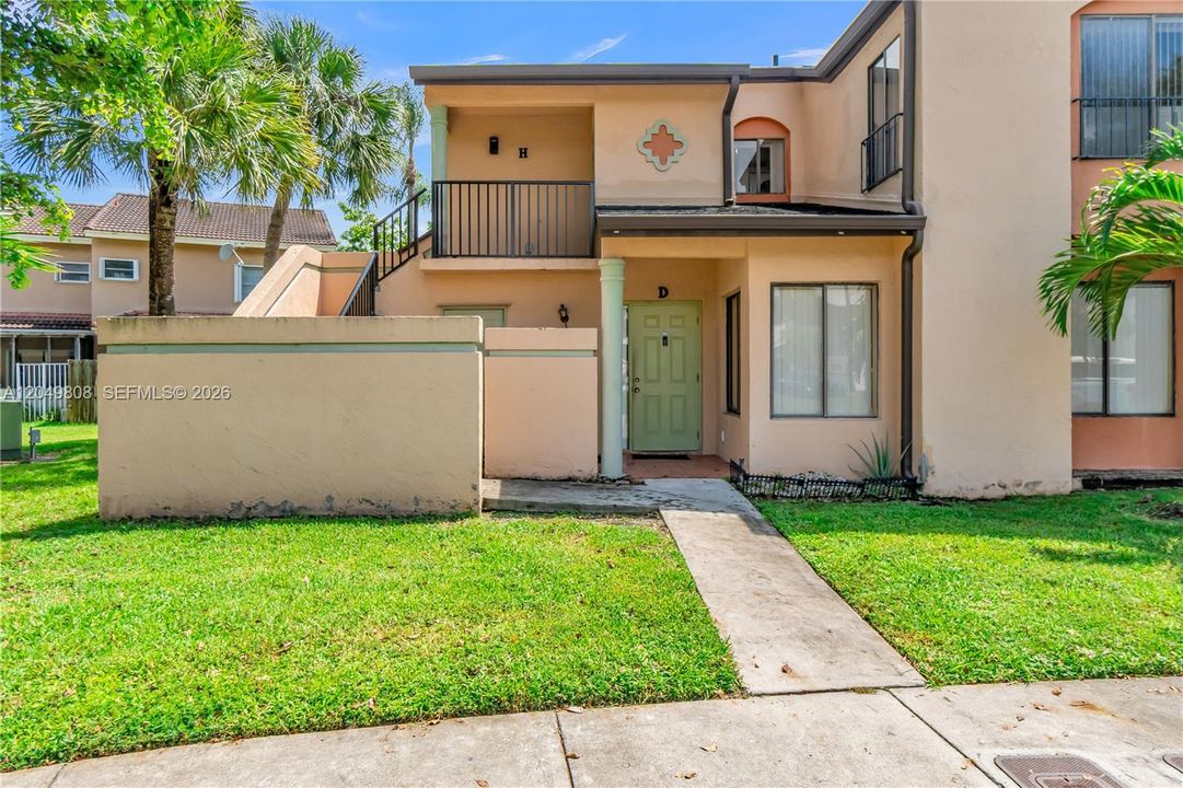For Sale: $310,000 (2 beds, 2 baths, 1117 Square Feet)