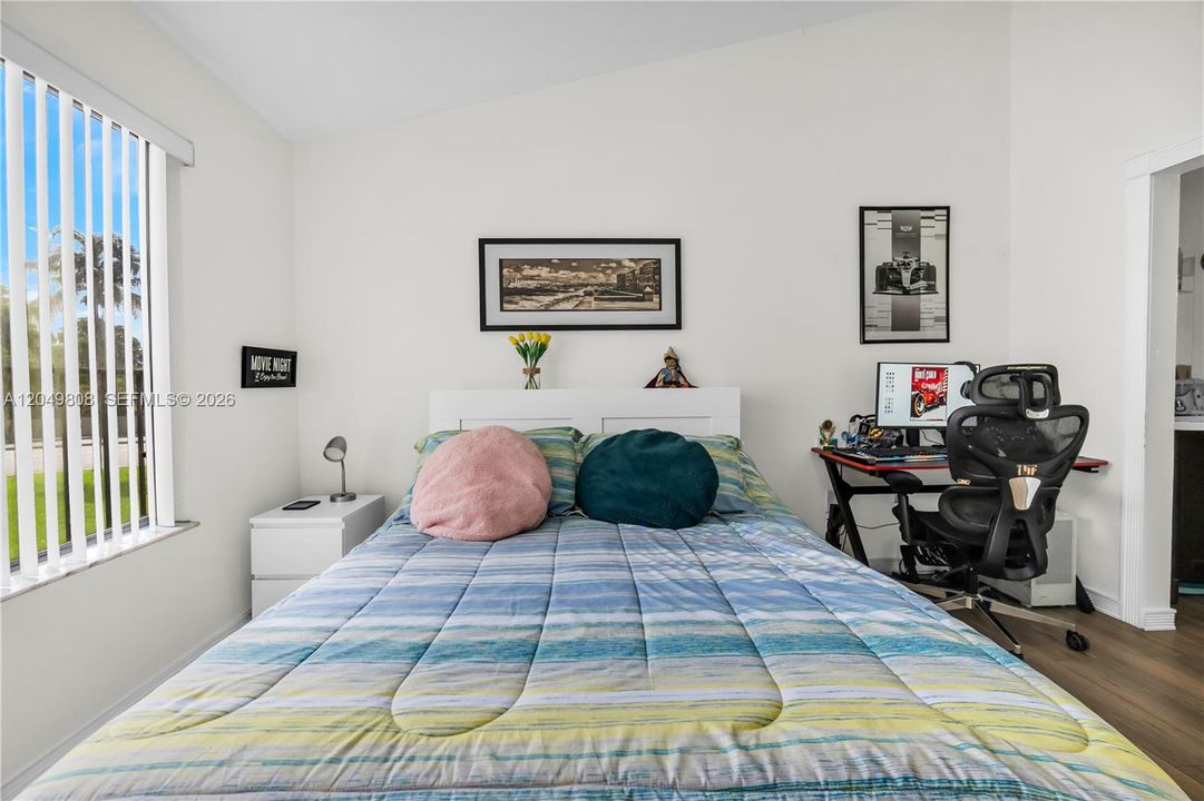 For Sale: $310,000 (2 beds, 2 baths, 1117 Square Feet)