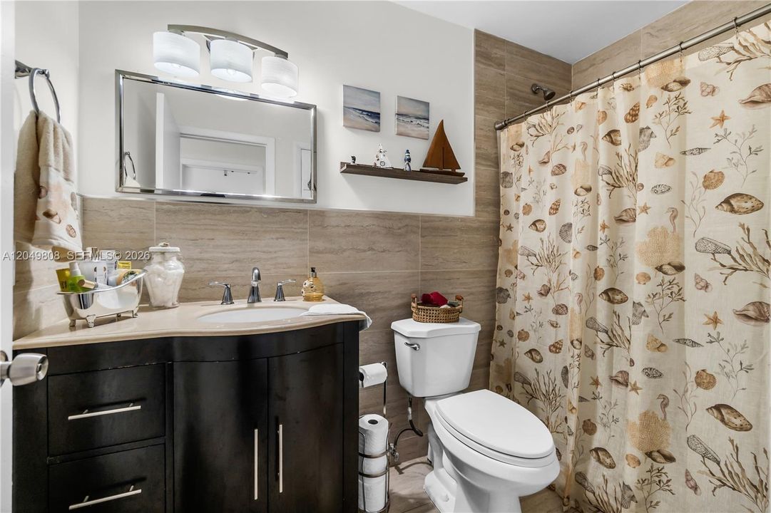 For Sale: $310,000 (2 beds, 2 baths, 1117 Square Feet)