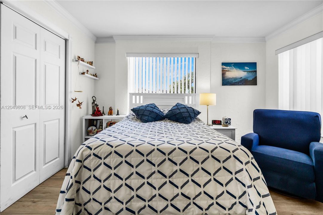 For Sale: $310,000 (2 beds, 2 baths, 1117 Square Feet)