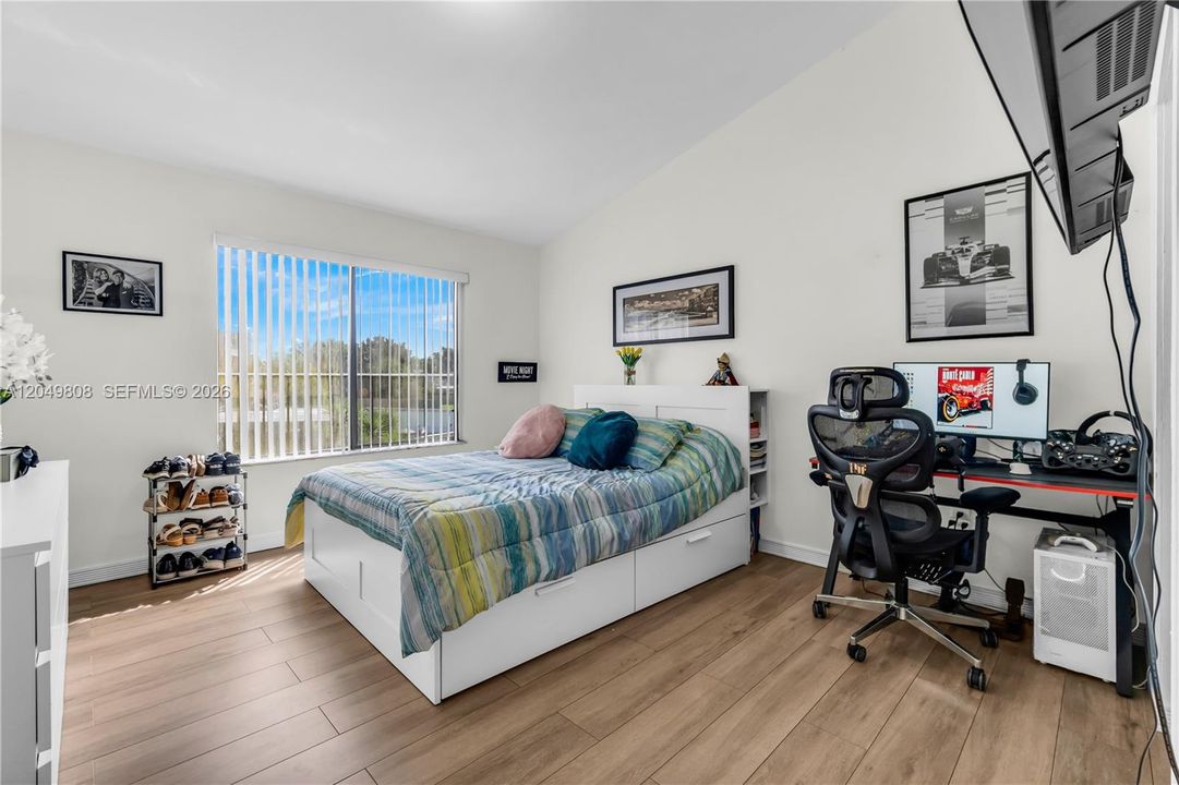 For Sale: $310,000 (2 beds, 2 baths, 1117 Square Feet)