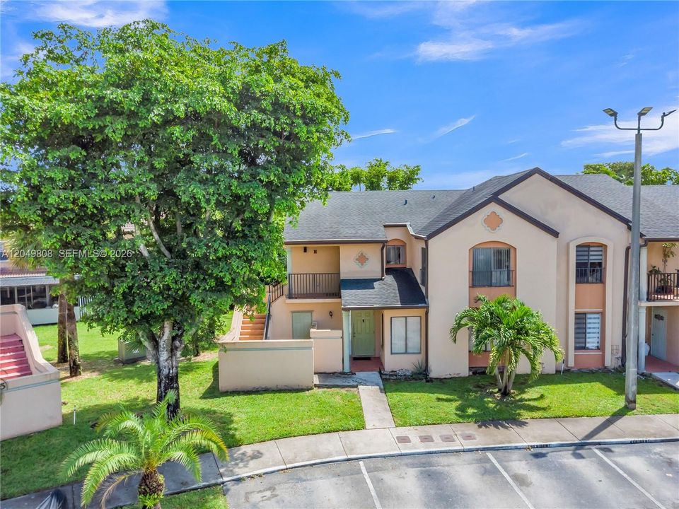 For Sale: $310,000 (2 beds, 2 baths, 1117 Square Feet)