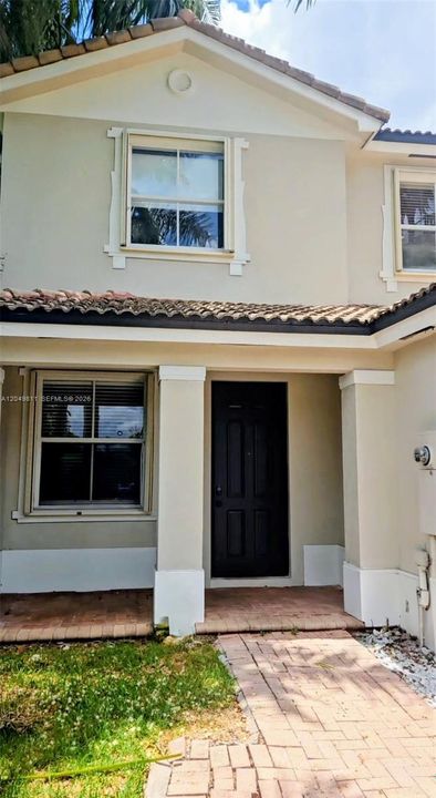 For Rent: $3,200 (3 beds, 2 baths, 1456 Square Feet)