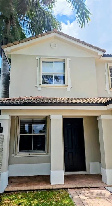 For Rent: $3,200 (3 beds, 2 baths, 1456 Square Feet)