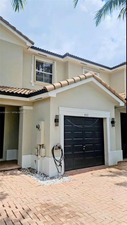 For Rent: $3,200 (3 beds, 2 baths, 1456 Square Feet)