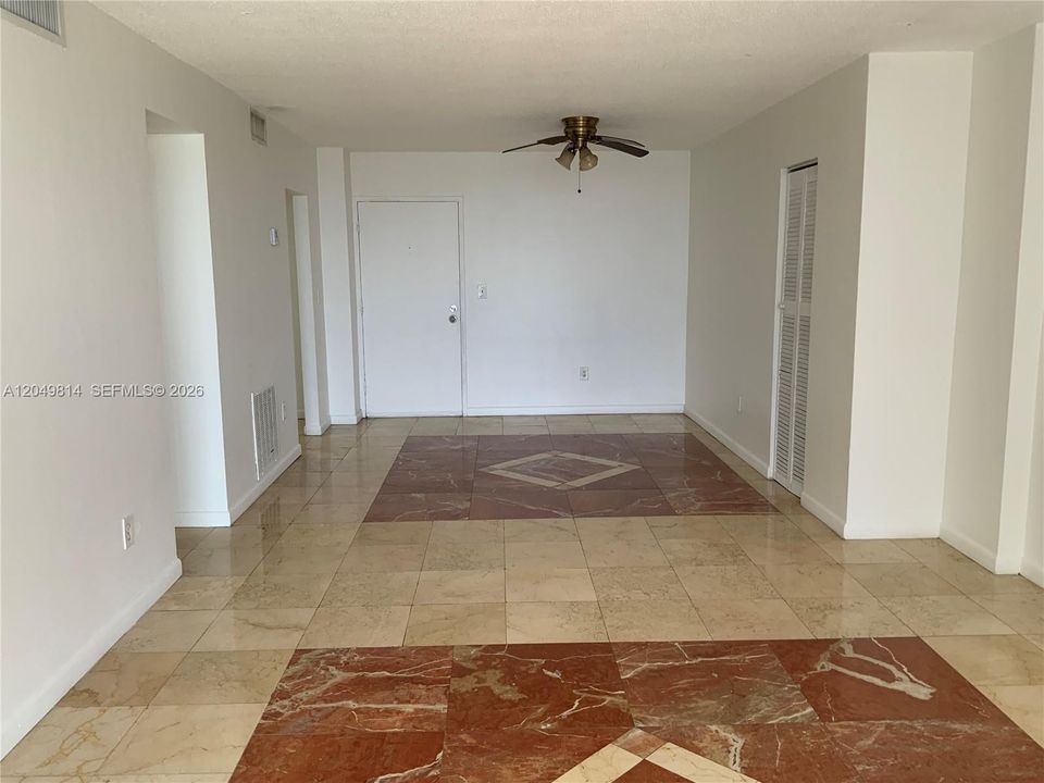 For Rent: $2,100 (1 beds, 1 baths, 940 Square Feet)