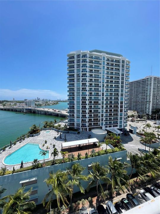 For Rent: $2,100 (1 beds, 1 baths, 940 Square Feet)