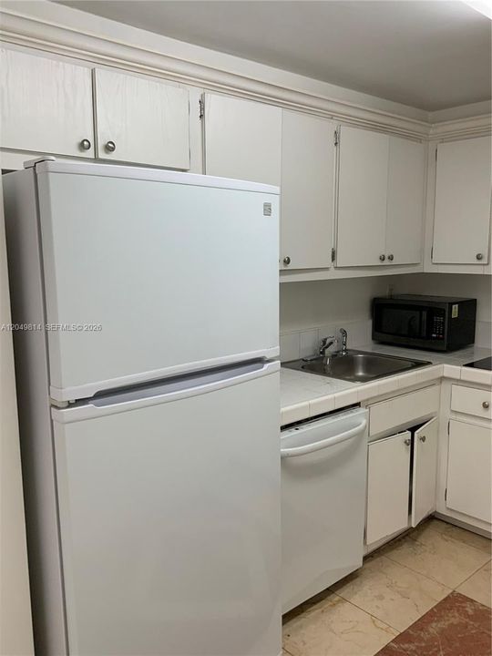 For Rent: $2,100 (1 beds, 1 baths, 940 Square Feet)