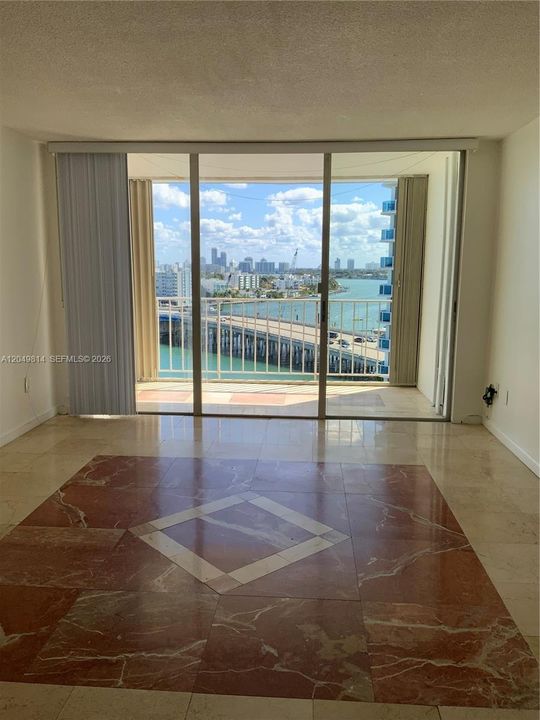 For Rent: $2,100 (1 beds, 1 baths, 940 Square Feet)