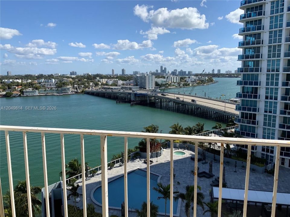 For Rent: $2,100 (1 beds, 1 baths, 940 Square Feet)