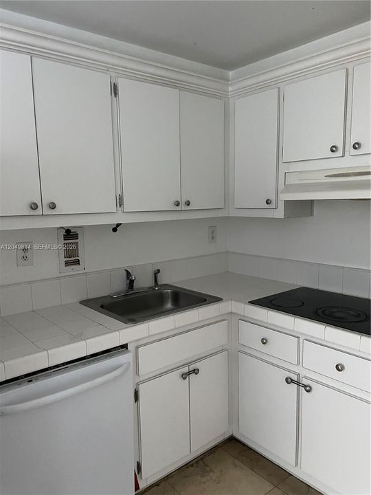For Rent: $2,100 (1 beds, 1 baths, 940 Square Feet)