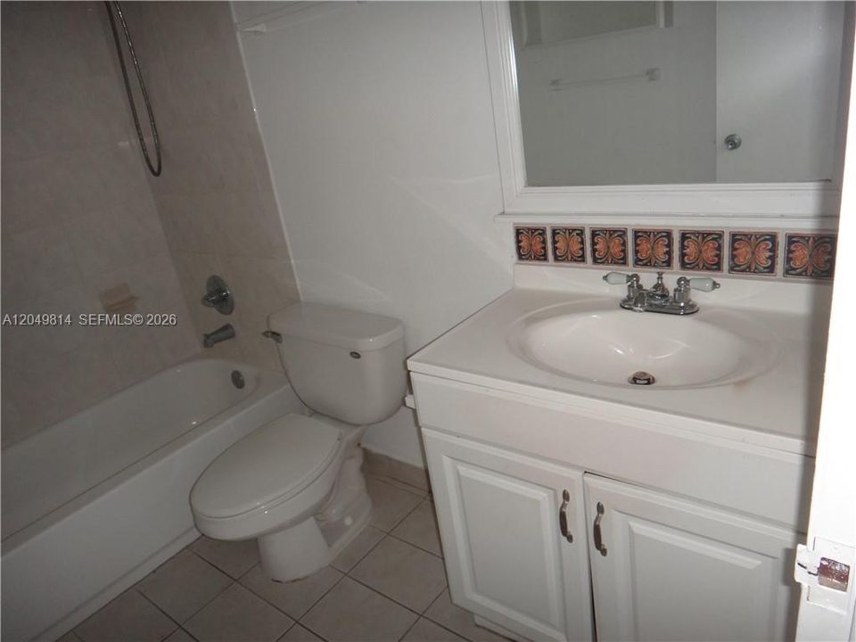 For Rent: $2,100 (1 beds, 1 baths, 940 Square Feet)