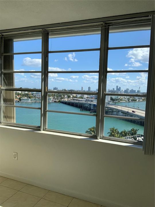 For Rent: $2,100 (1 beds, 1 baths, 940 Square Feet)