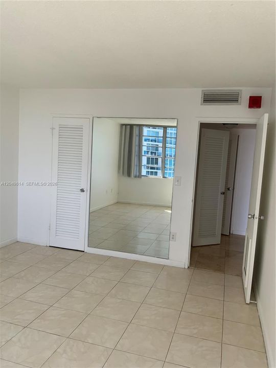 For Rent: $2,100 (1 beds, 1 baths, 940 Square Feet)