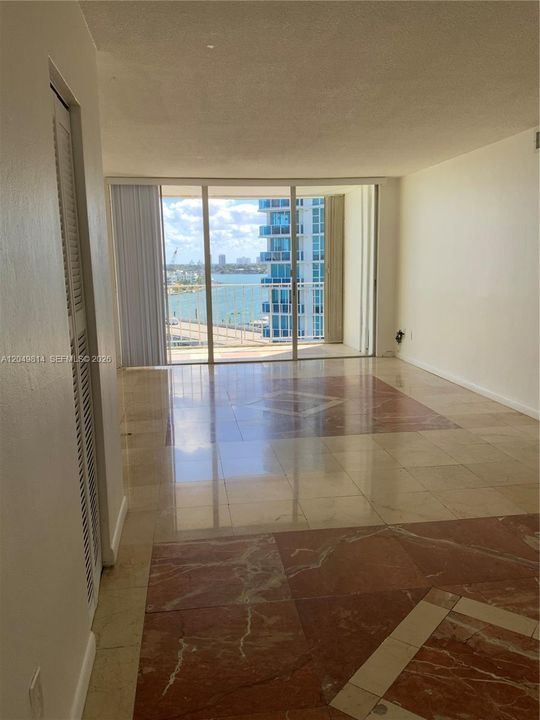 For Rent: $2,100 (1 beds, 1 baths, 940 Square Feet)