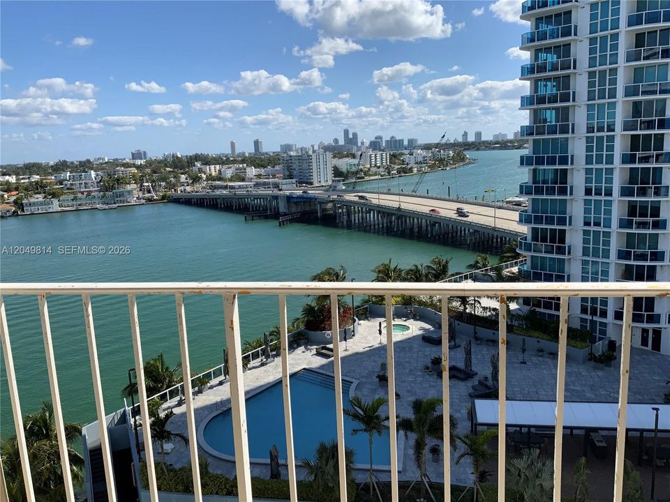For Rent: $2,100 (1 beds, 1 baths, 940 Square Feet)
