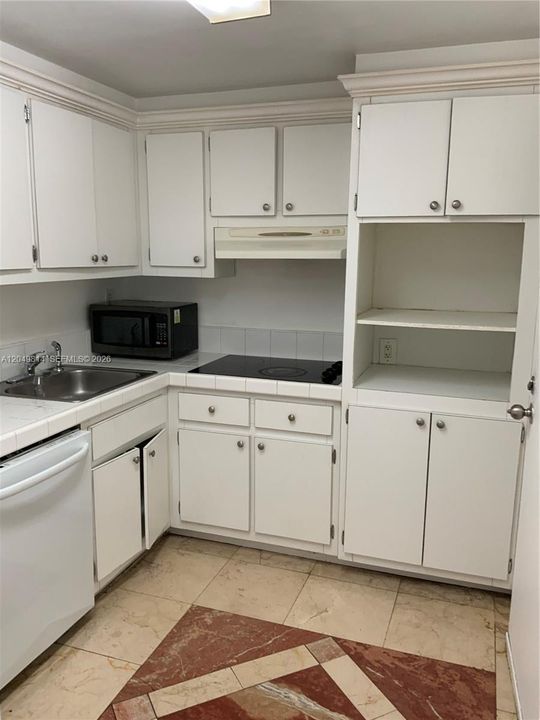 For Rent: $2,100 (1 beds, 1 baths, 940 Square Feet)