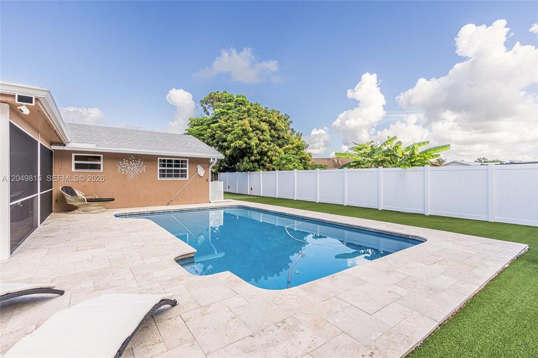 Active With Contract: $674,900 (3 beds, 2 baths, 1582 Square Feet)