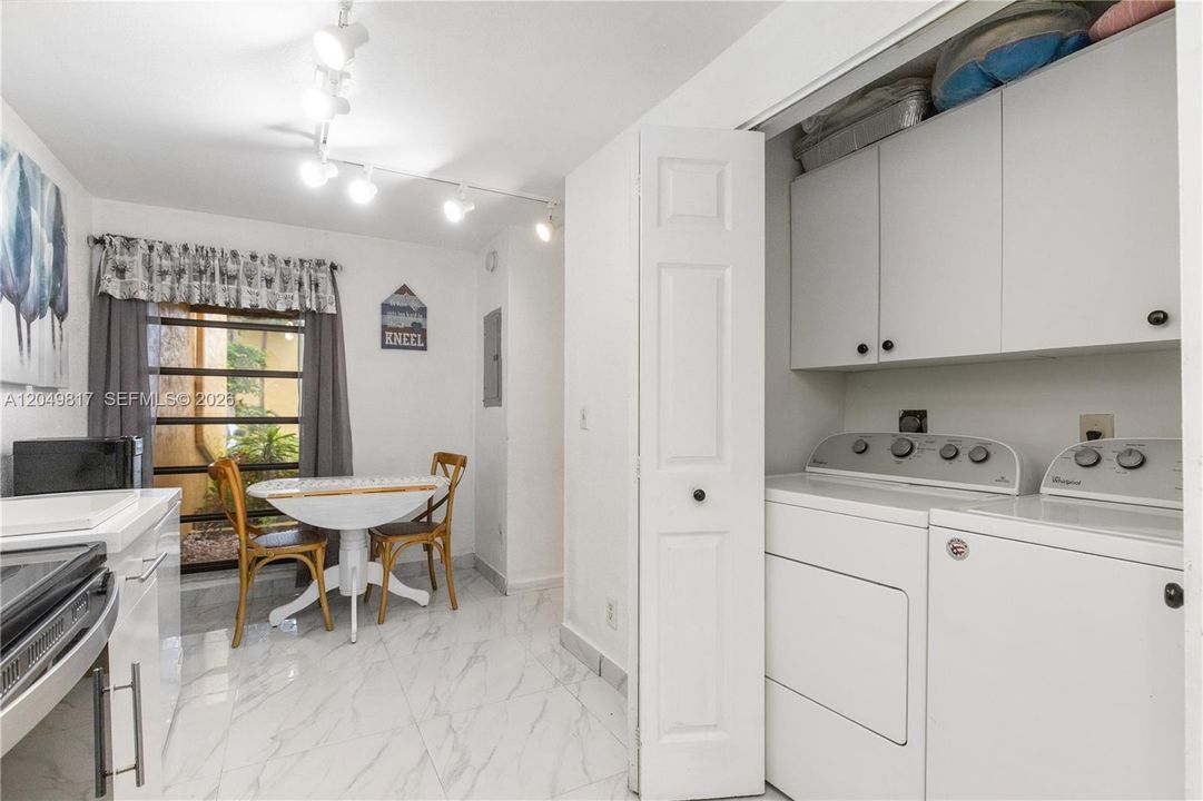 For Sale: $359,921 (4 beds, 3 baths, 1847 Square Feet)