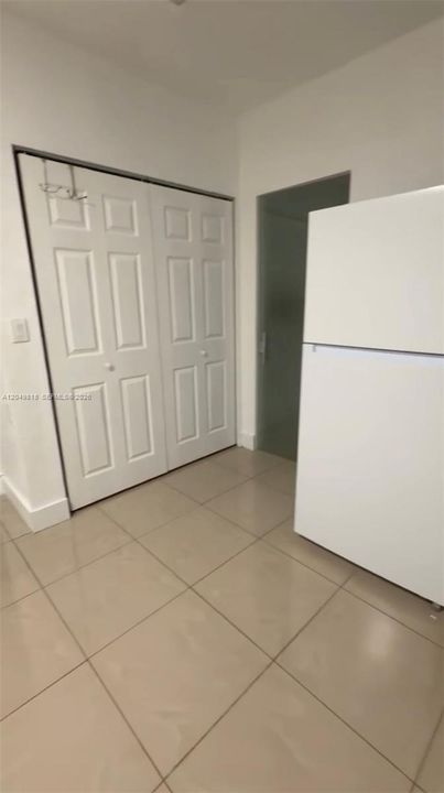 For Rent: $1,200 (1 beds, 1 baths, 1494 Square Feet)