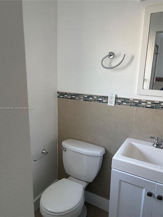 For Rent: $1,200 (1 beds, 1 baths, 1494 Square Feet)