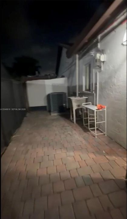 For Rent: $1,200 (1 beds, 1 baths, 1494 Square Feet)