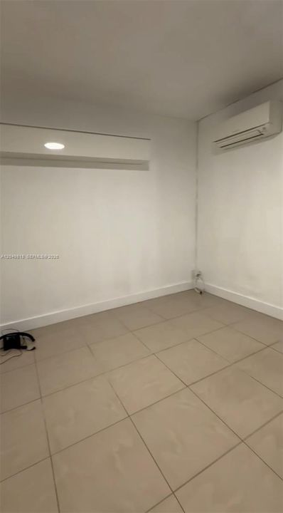 For Rent: $1,200 (1 beds, 1 baths, 1494 Square Feet)